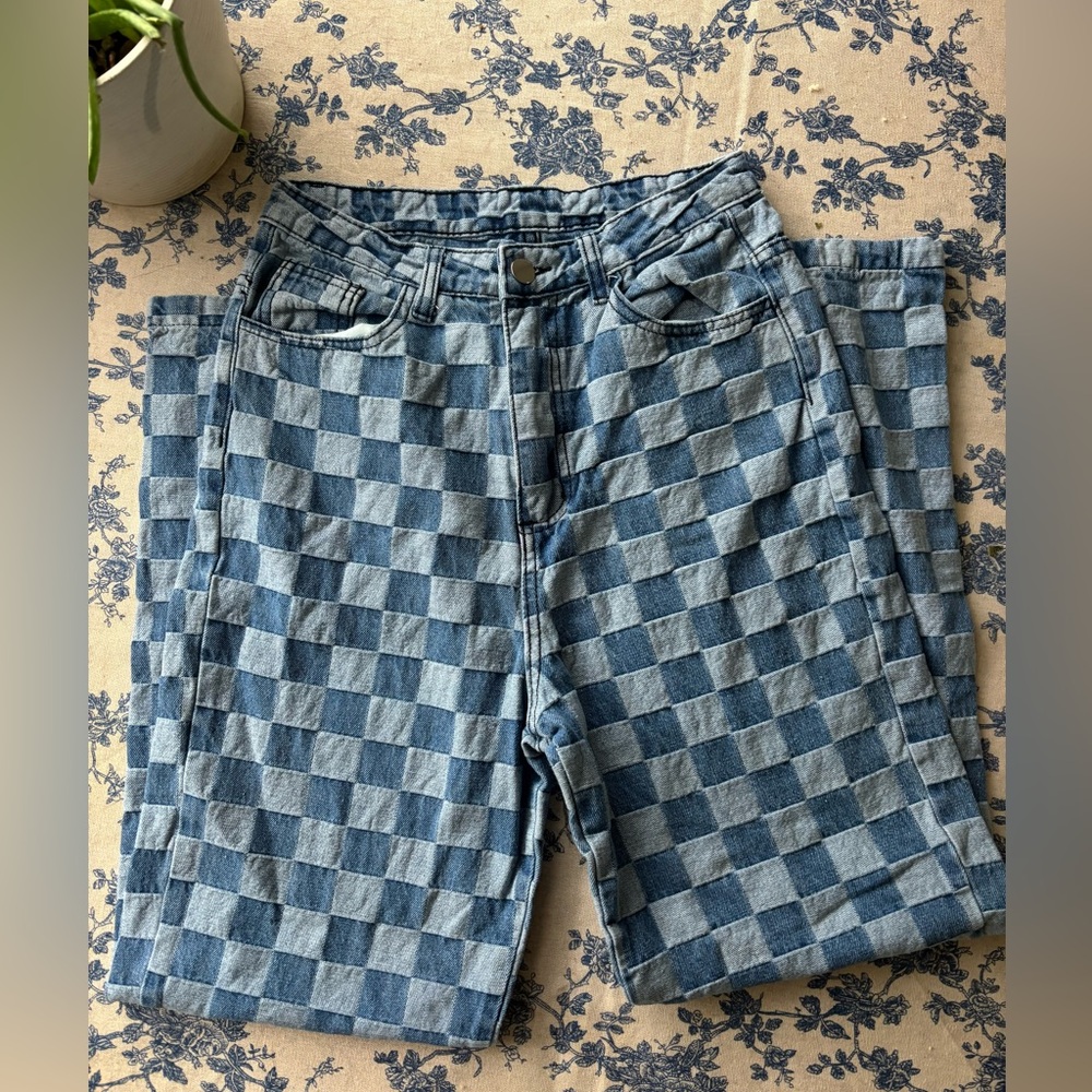Checkered denim, high waisted/ mom jeans